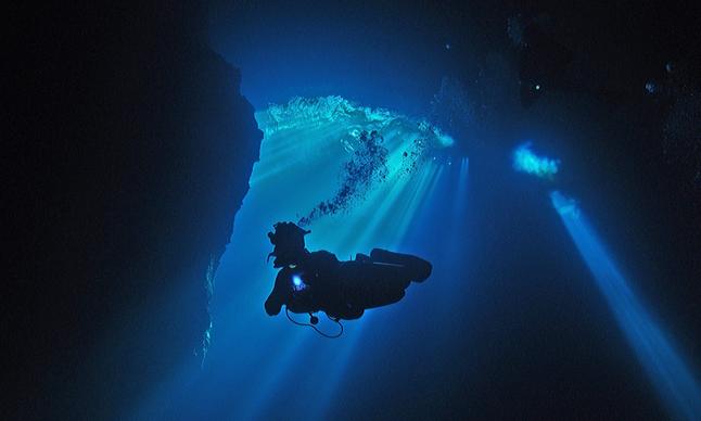 CENOTE THE PIT